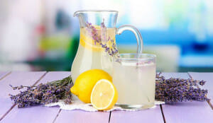 Como hacer limonada de lavanda para calmar la ansiedad y dolores de cabeza